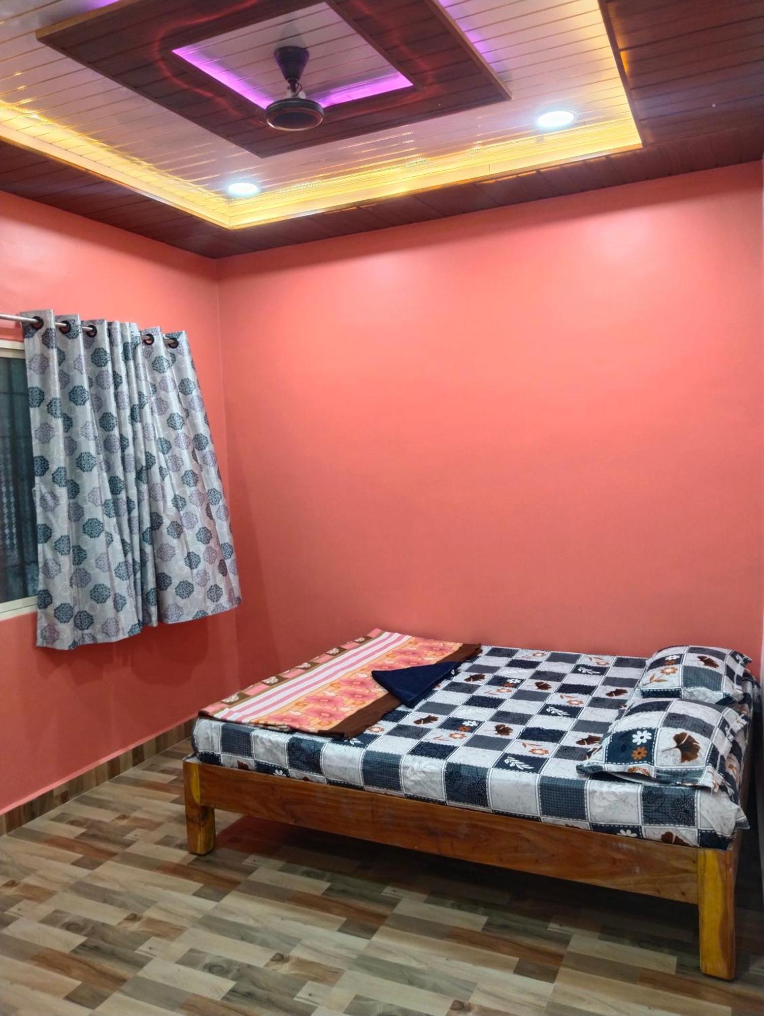 Funky Monkey Home Stay 亨比 外观 照片