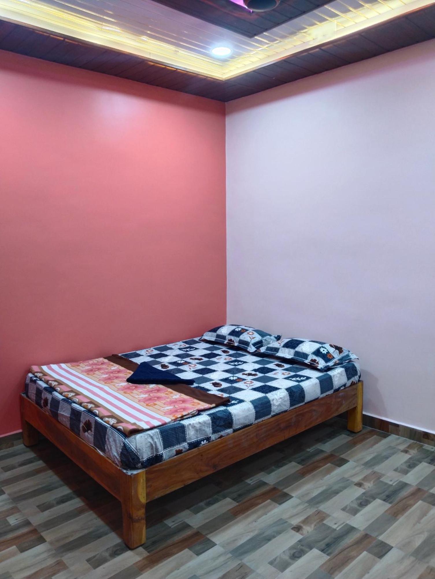 Funky Monkey Home Stay 亨比 外观 照片