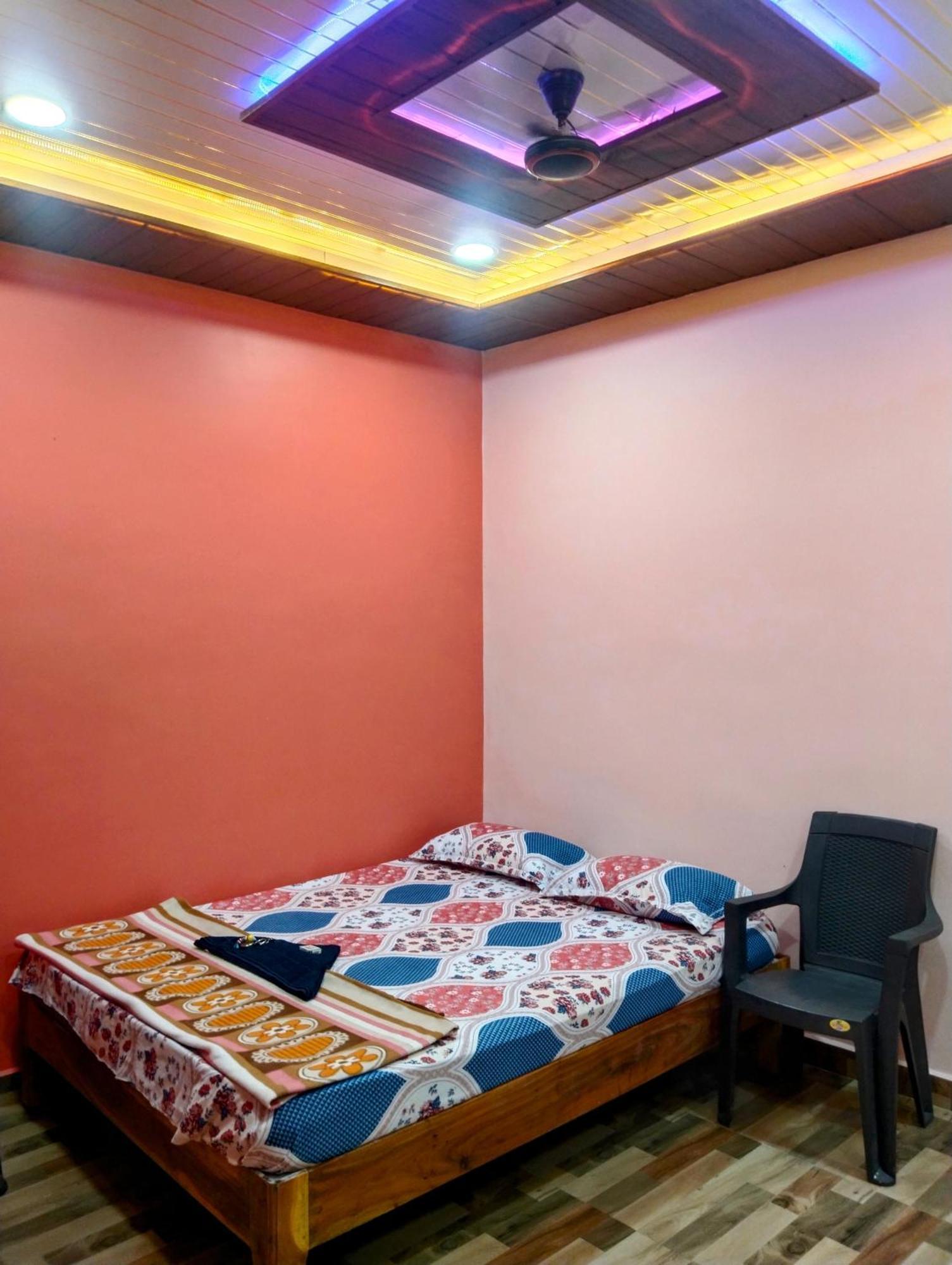 Funky Monkey Home Stay 亨比 外观 照片